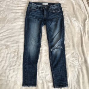2/$10 💜 Maurices Distressed Skinny Jeans 28